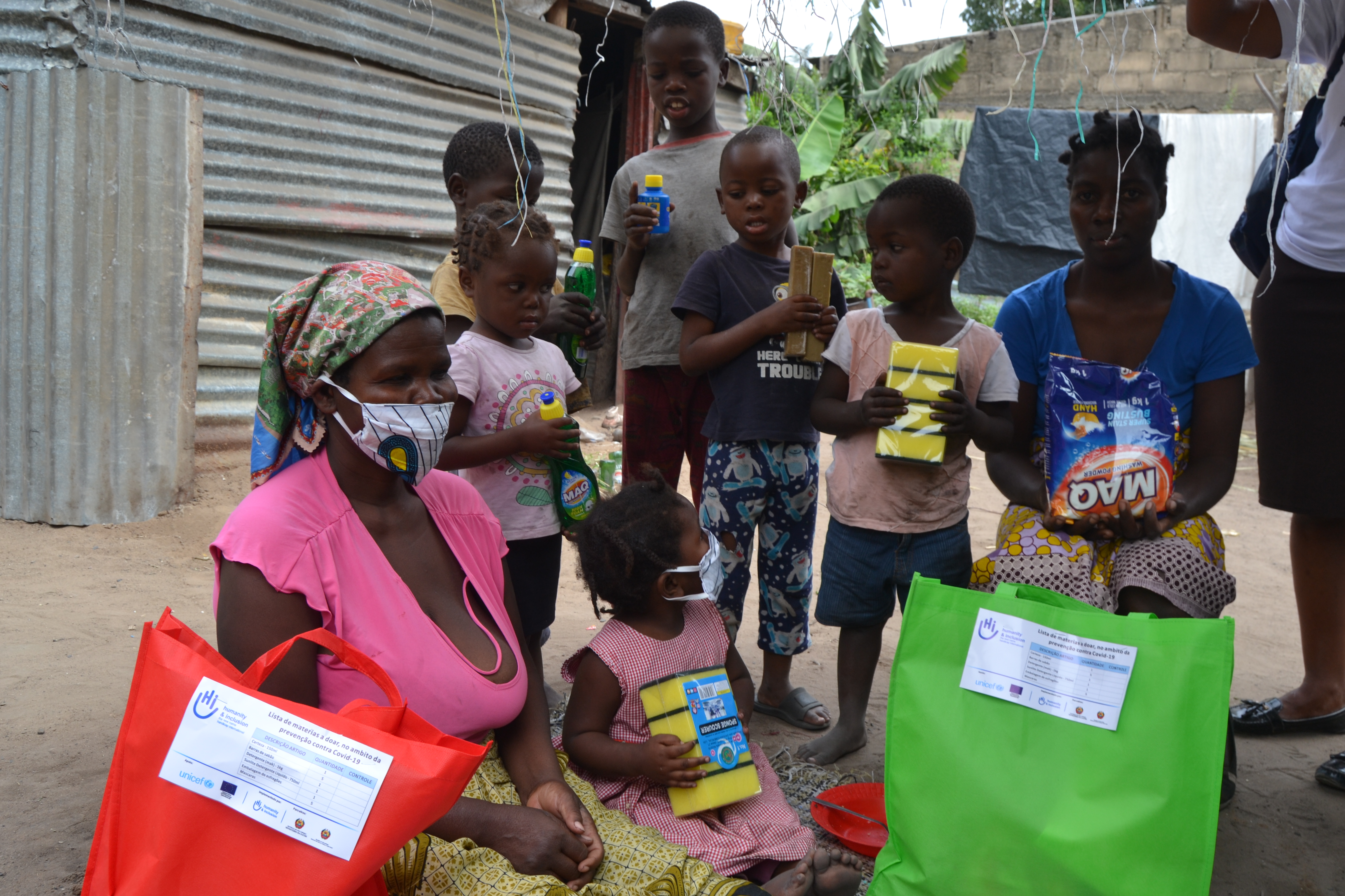HI did the distribution of hygiene kits and organized awareness sessions in Maputo and Matola about 